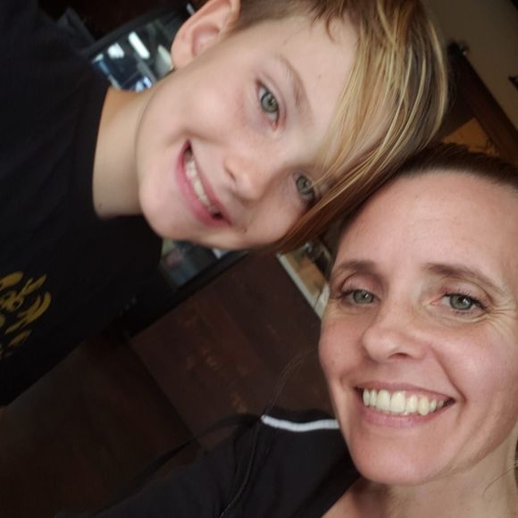 Meet your Posher, Nicole - Picture 1 of 1